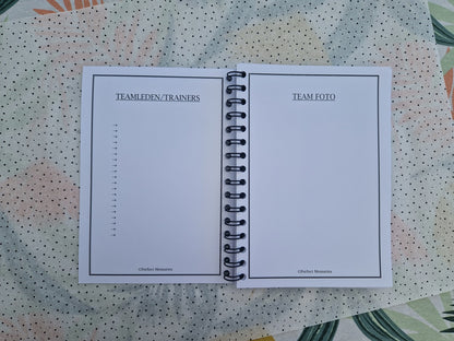 Voetbalboek | Voetbal invulboek | Scores bijhouden | Voetballiefhebbers | Zwart-wit | A5 formaat